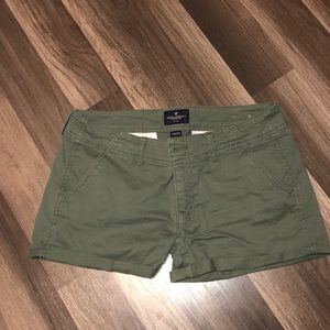 AE midi green shorts
